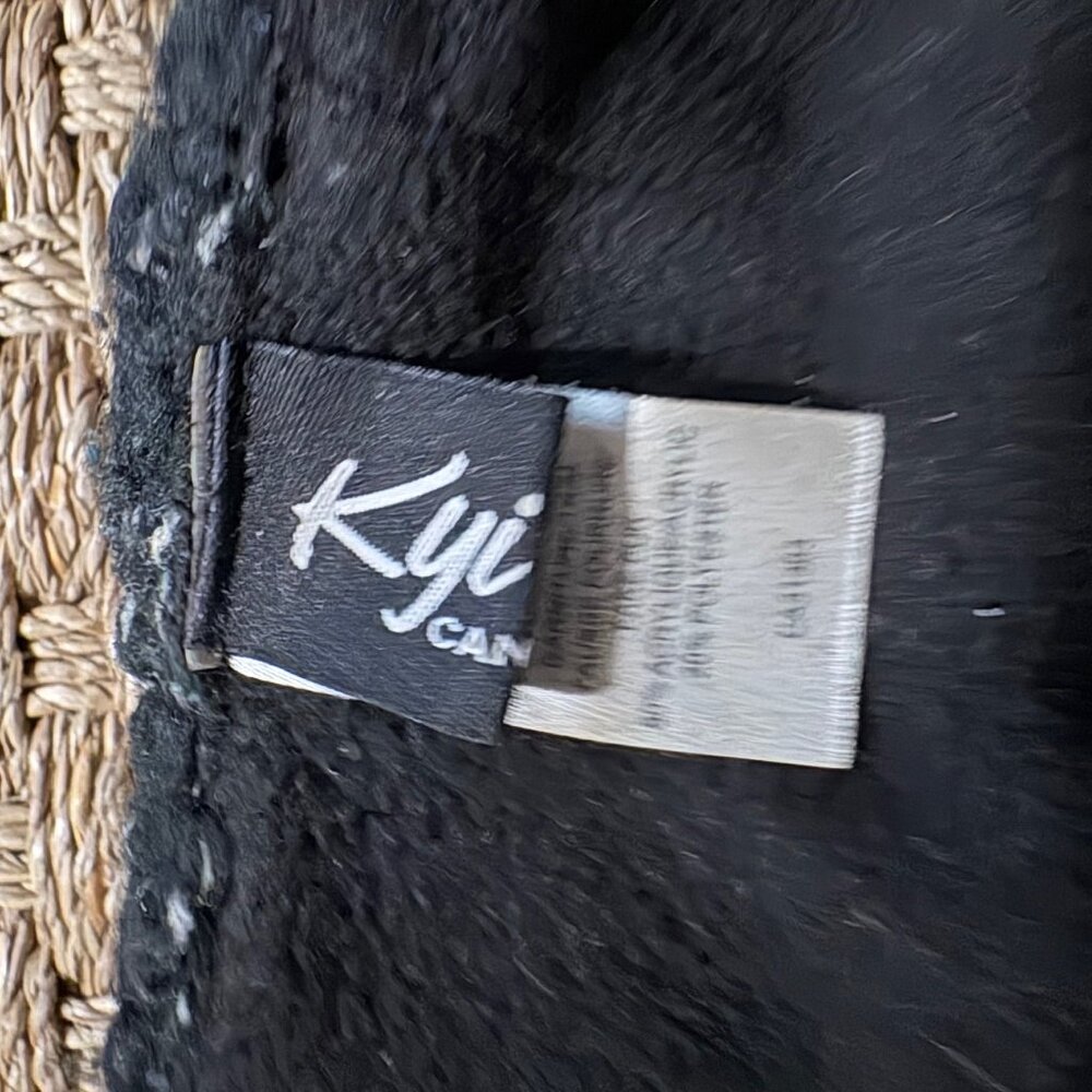 Kyi Kyi black & white tweed cuffed pom beanie with fake fur pom pom - Picture 5 of 5